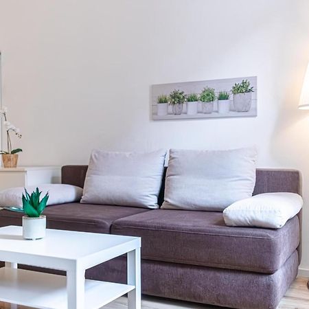 Budget-Friendly 2Br Apt With Great Location Apartment Viena Exterior foto