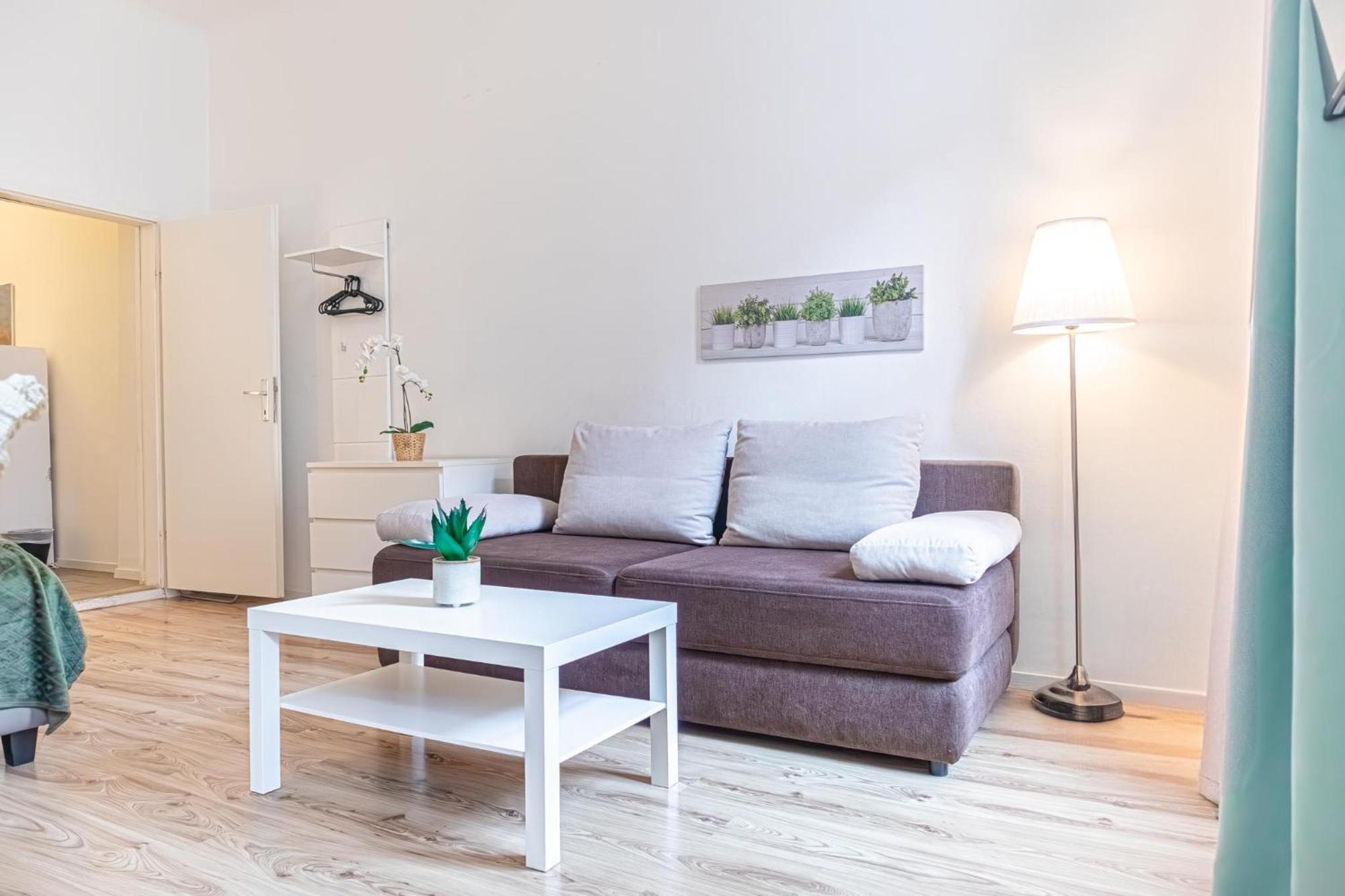 Budget-Friendly 2Br Apt With Great Location Apartment Viena Exterior foto