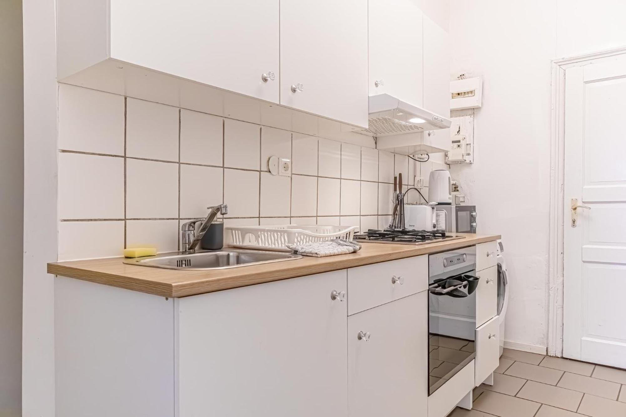 Budget-Friendly 2Br Apt With Great Location Apartment Viena Exterior foto
