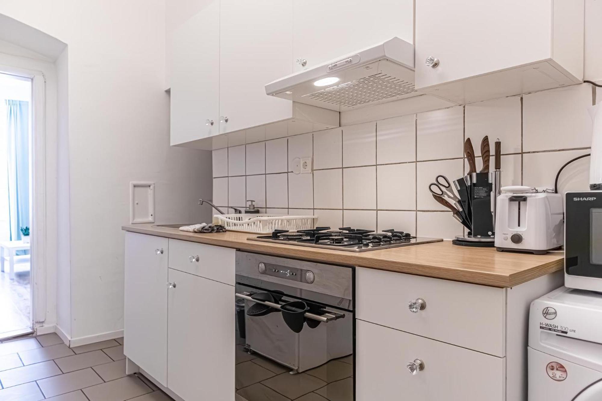 Budget-Friendly 2Br Apt With Great Location Apartment Viena Exterior foto