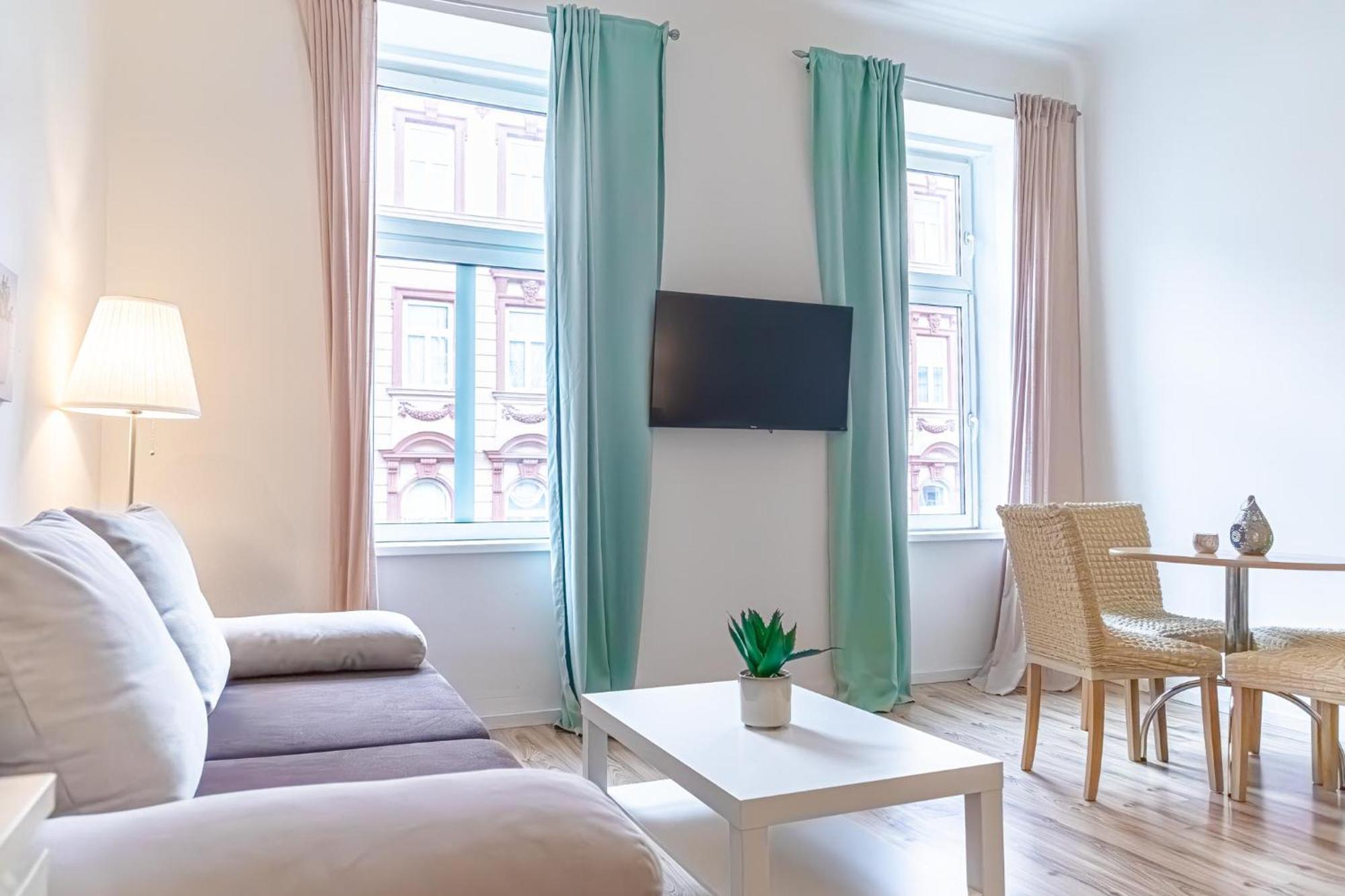 Budget-Friendly 2Br Apt With Great Location Apartment Viena Exterior foto