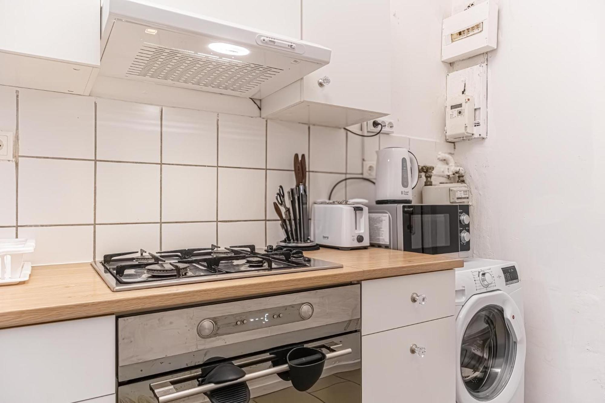 Budget-Friendly 2Br Apt With Great Location Apartment Viena Exterior foto