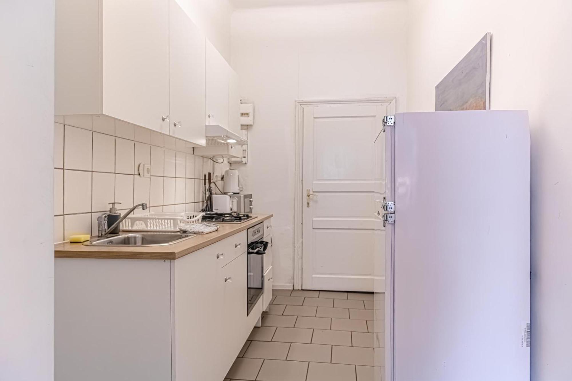 Budget-Friendly 2Br Apt With Great Location Apartment Viena Exterior foto