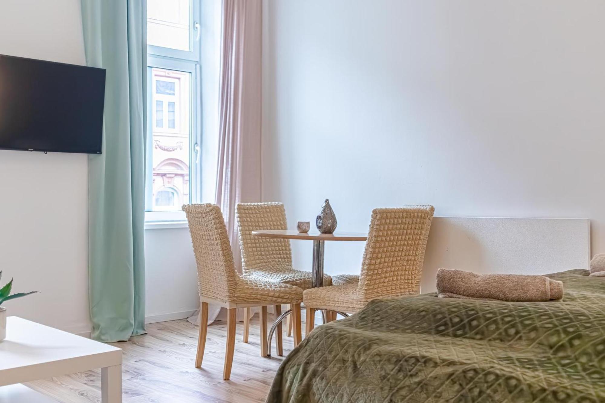Budget-Friendly 2Br Apt With Great Location Apartment Viena Exterior foto