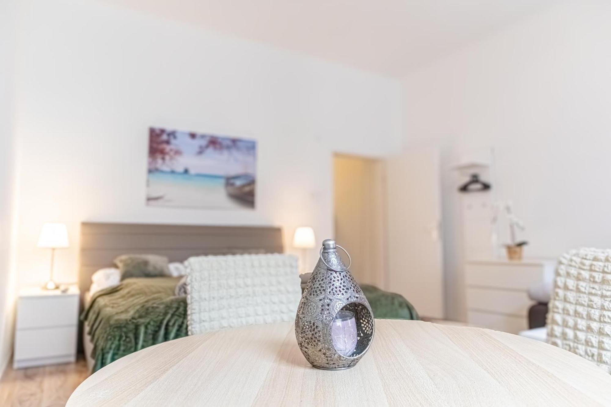 Budget-Friendly 2Br Apt With Great Location Apartment Viena Exterior foto