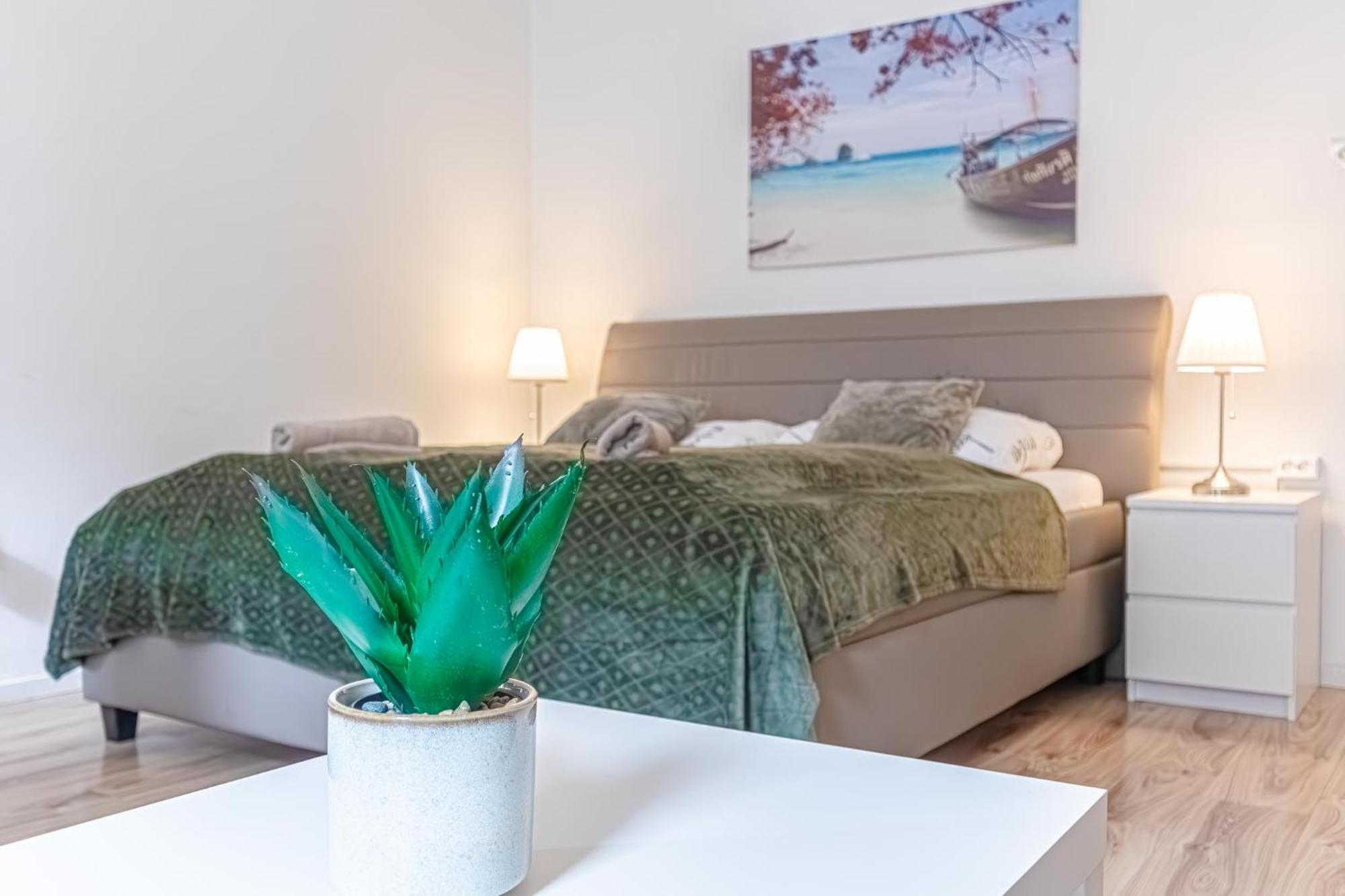 Budget-Friendly 2Br Apt With Great Location Apartment Viena Exterior foto